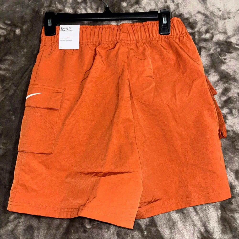 Nike Woven Cargo Shorts Women XS Orange Loose Fit High Rise Elastic Waist Swoosh